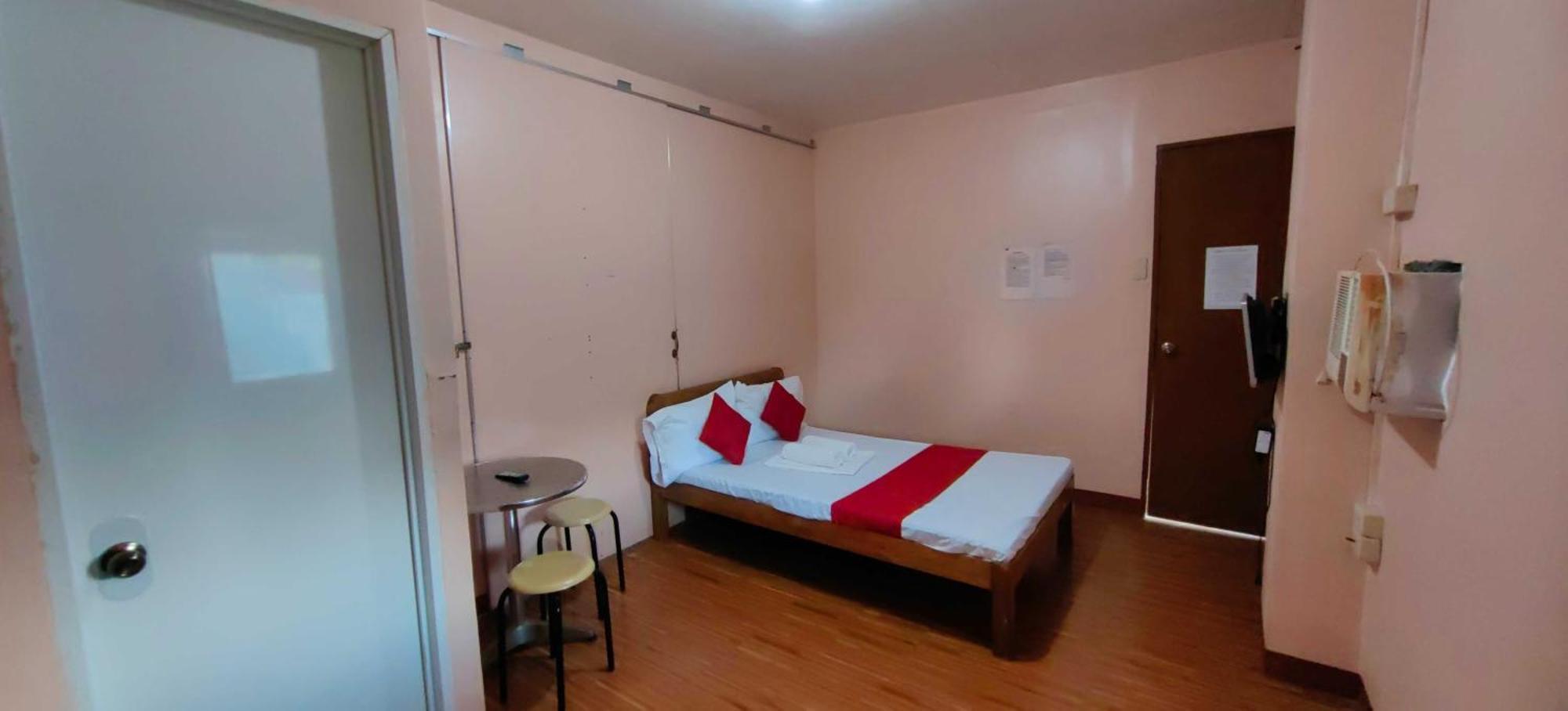 Oyo 1038 William Hearts Pension Puerto Princesa Ngoại thất bức ảnh